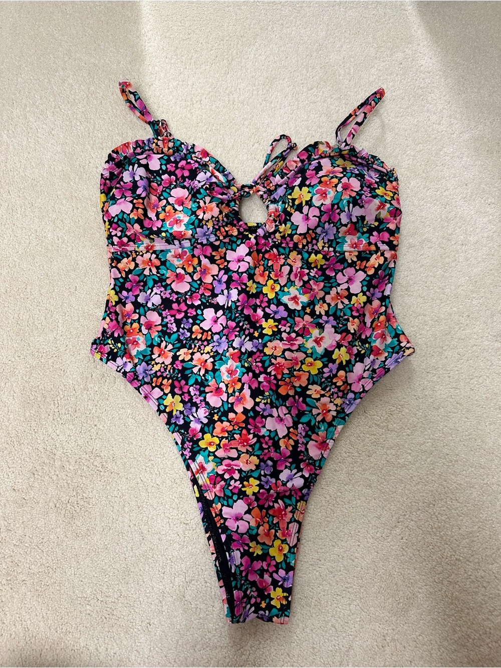 CUPSHE Blossom Floral Sweetheart Keyhole One-Piece- Size L